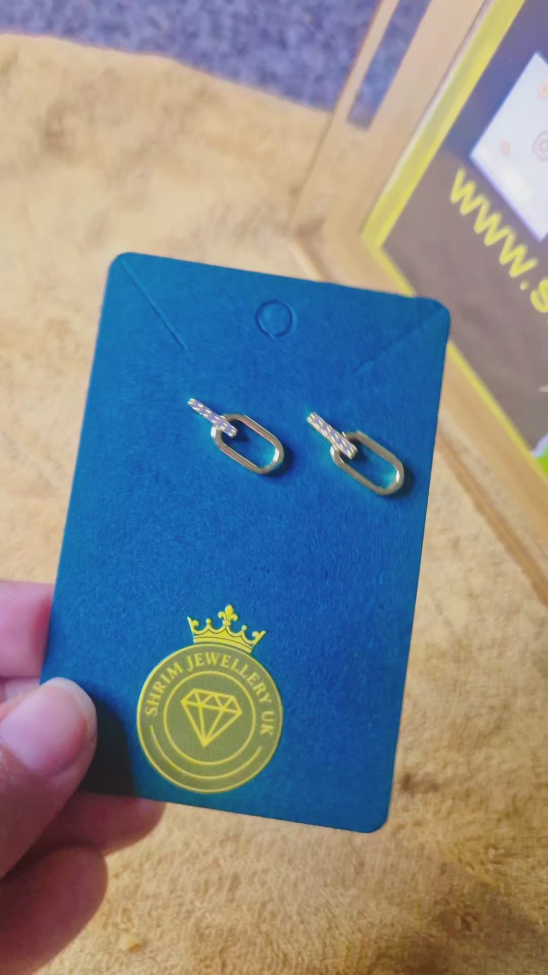 GOLDEN FRAME EARRINGS